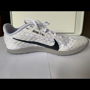 Women’s athletics shoes